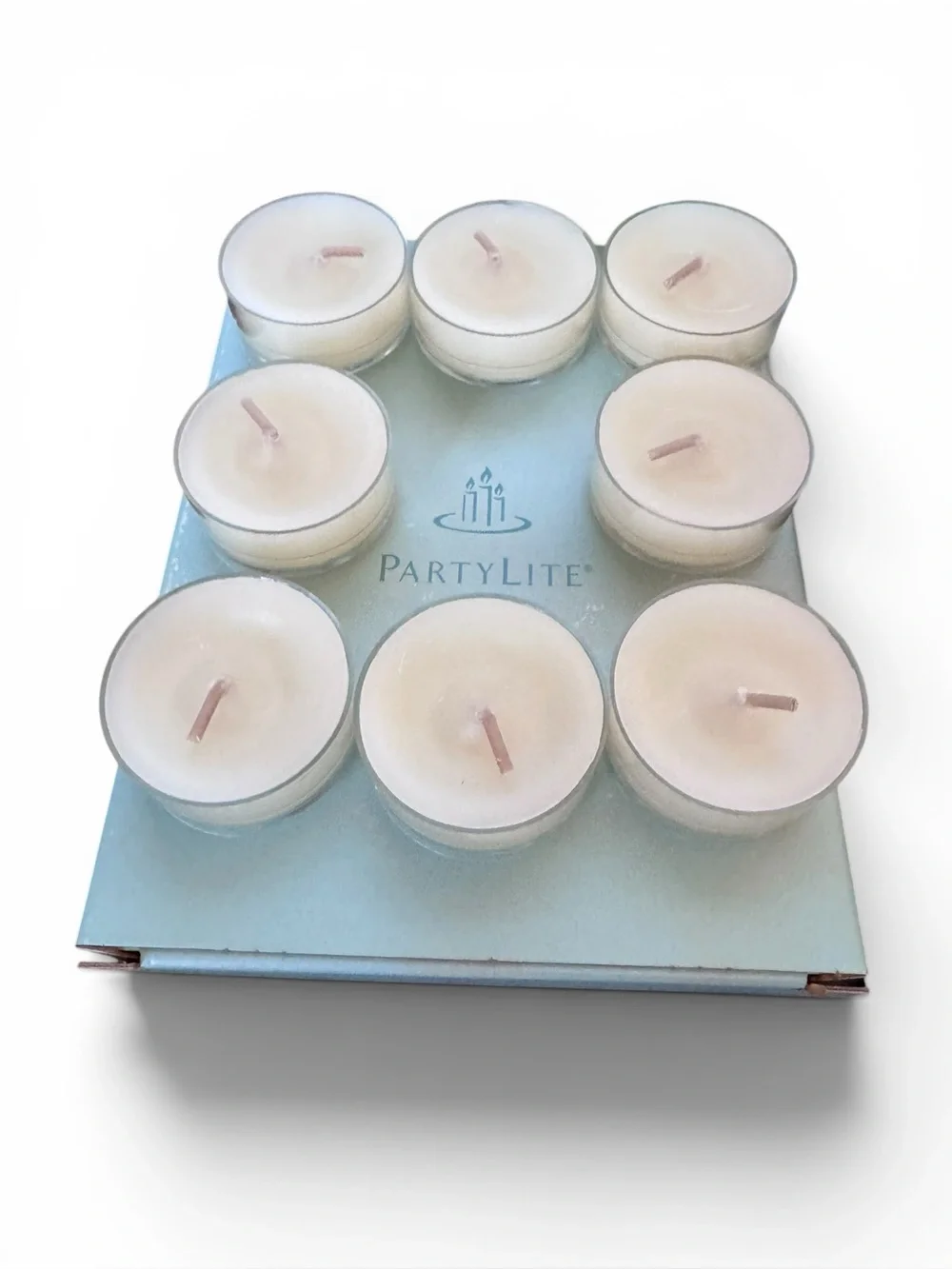 PartyLite Mixed Vanilla and Cinnamon Tea lights & Votives (19 pieces) - Picture 2 of 6
